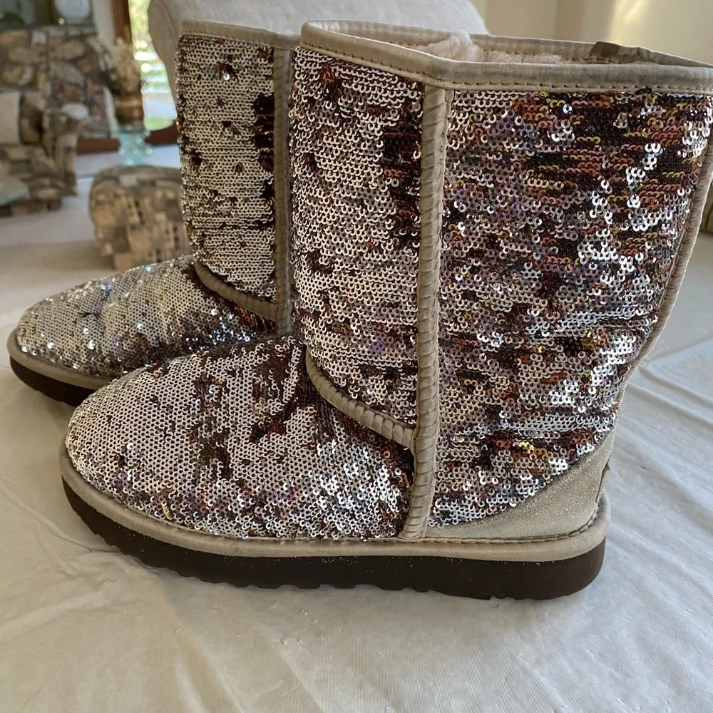 Ugg classic short sparkles champagne boot. Size 6